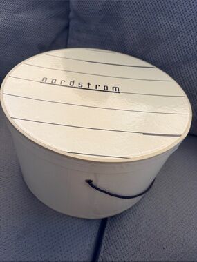 Vintage 70’s Nordstrom White Round Hat Box with rope Handle